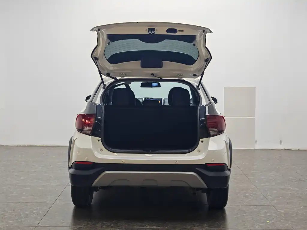 Toyota Yaris L 2020 — фото 12