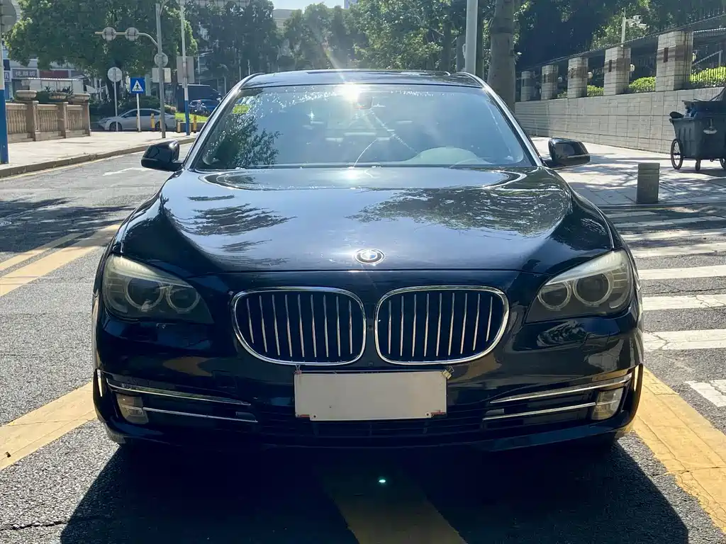 BMW 7 Series 2013 — фото 2