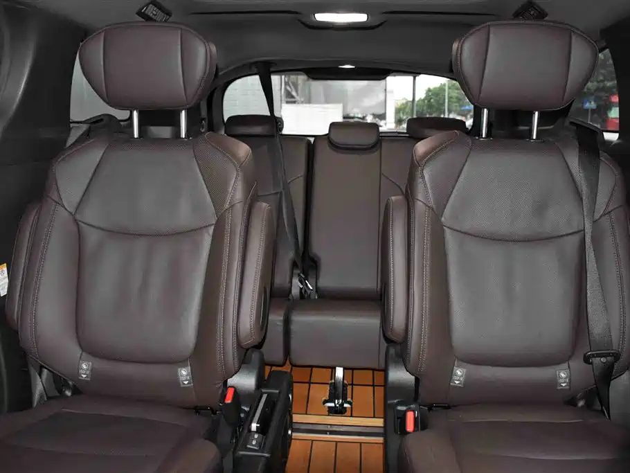 Toyota Sienna 2022 — фото 10