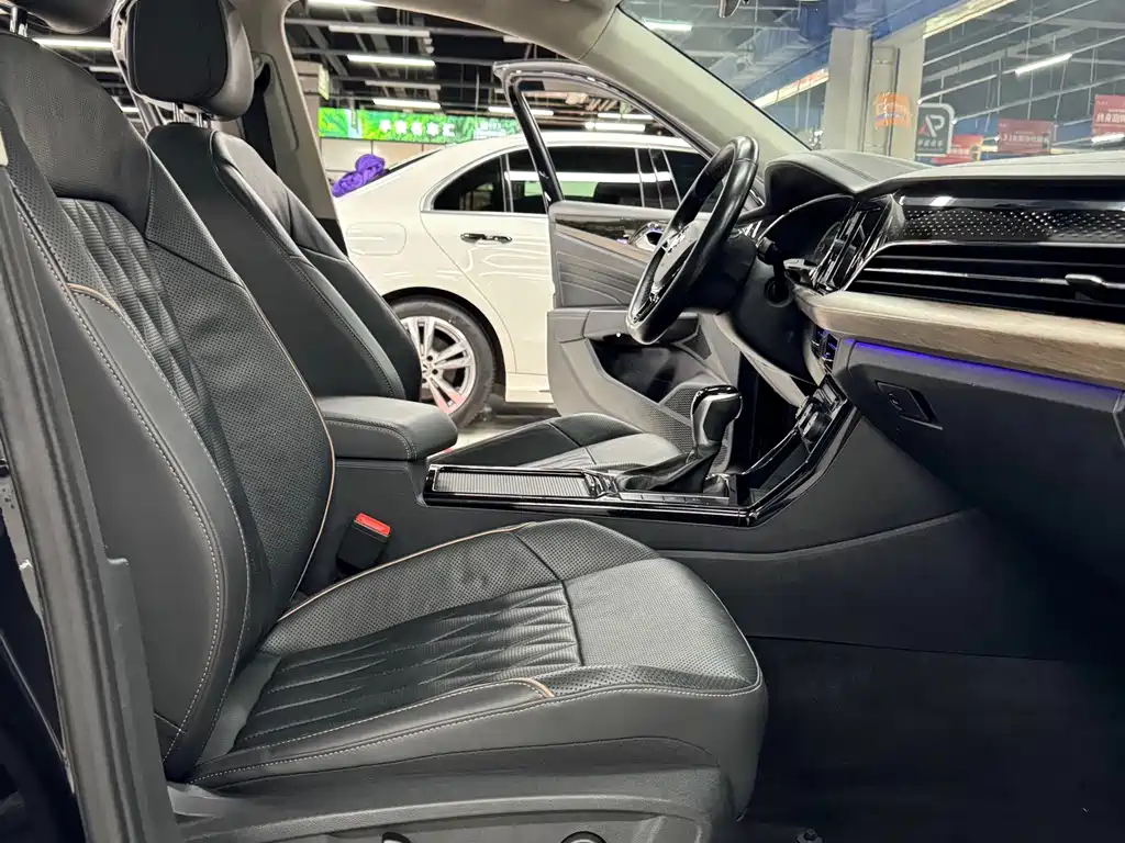 Volkswagen Passat Plug-In Hybrid 2019 — фото 17