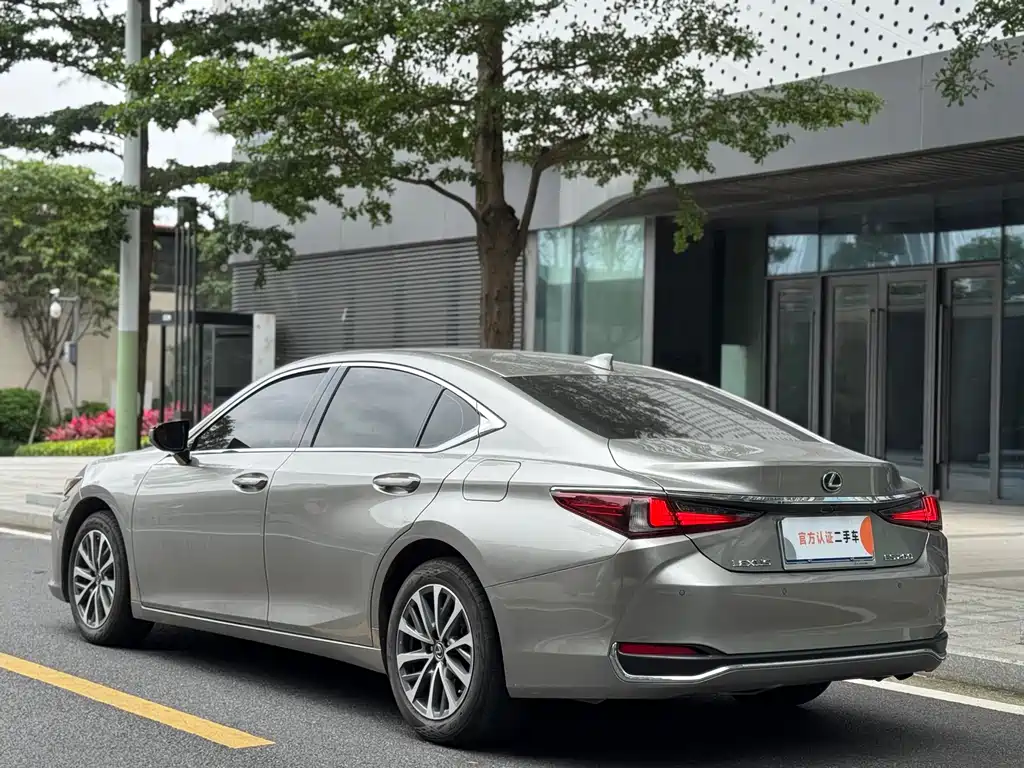 Lexus ES 2022 — фото 6