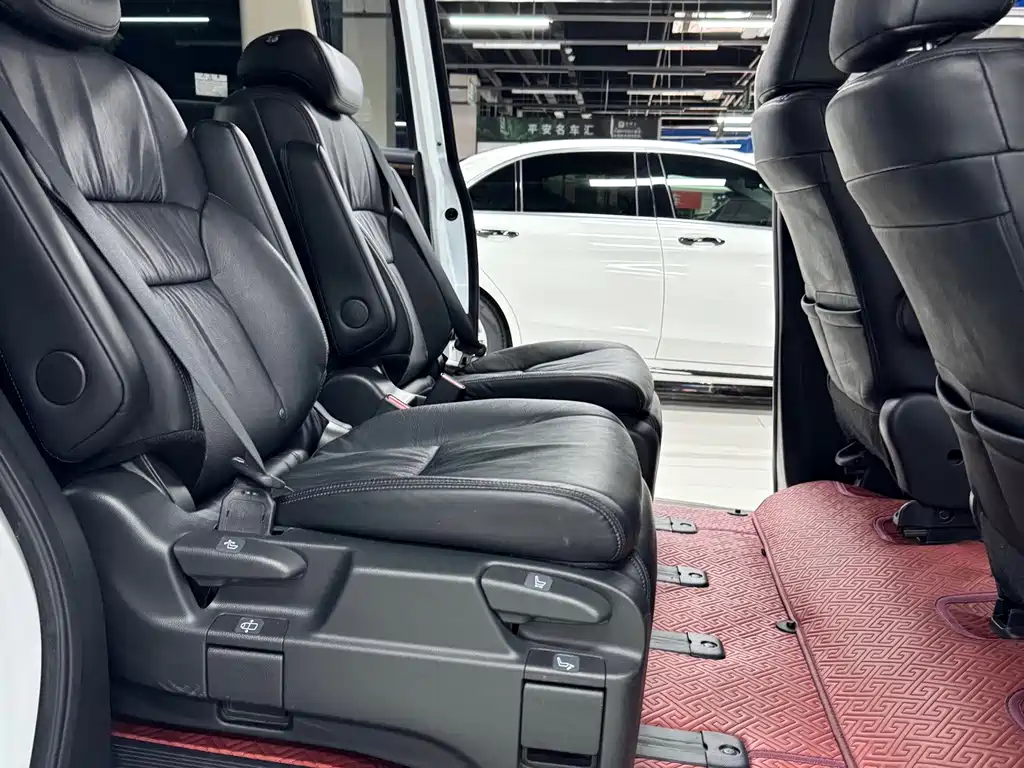Honda Odyssey 2018 — фото 20