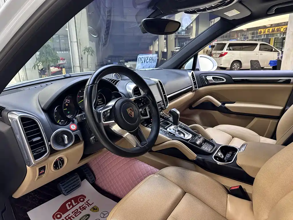 Porsche Cayenne Hybrid 2018 — фото 10