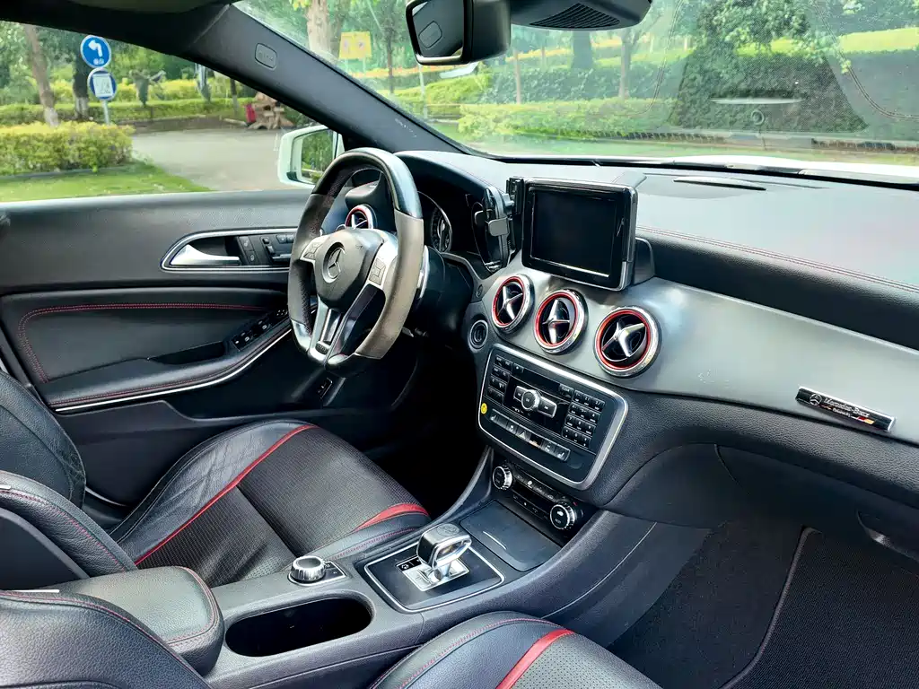 Mercedes-Benz GLA AMG 2015 — фото 20