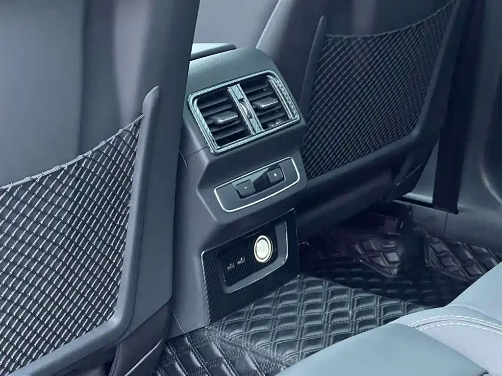Audi Q5L 2023 — фото 16