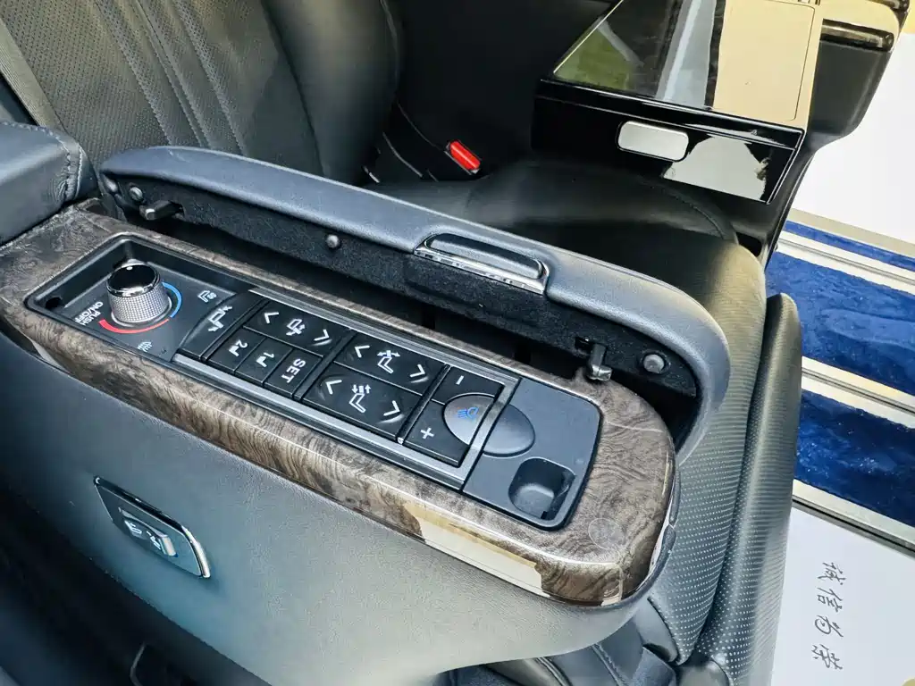 Toyota Alphard 2021 — фото 8