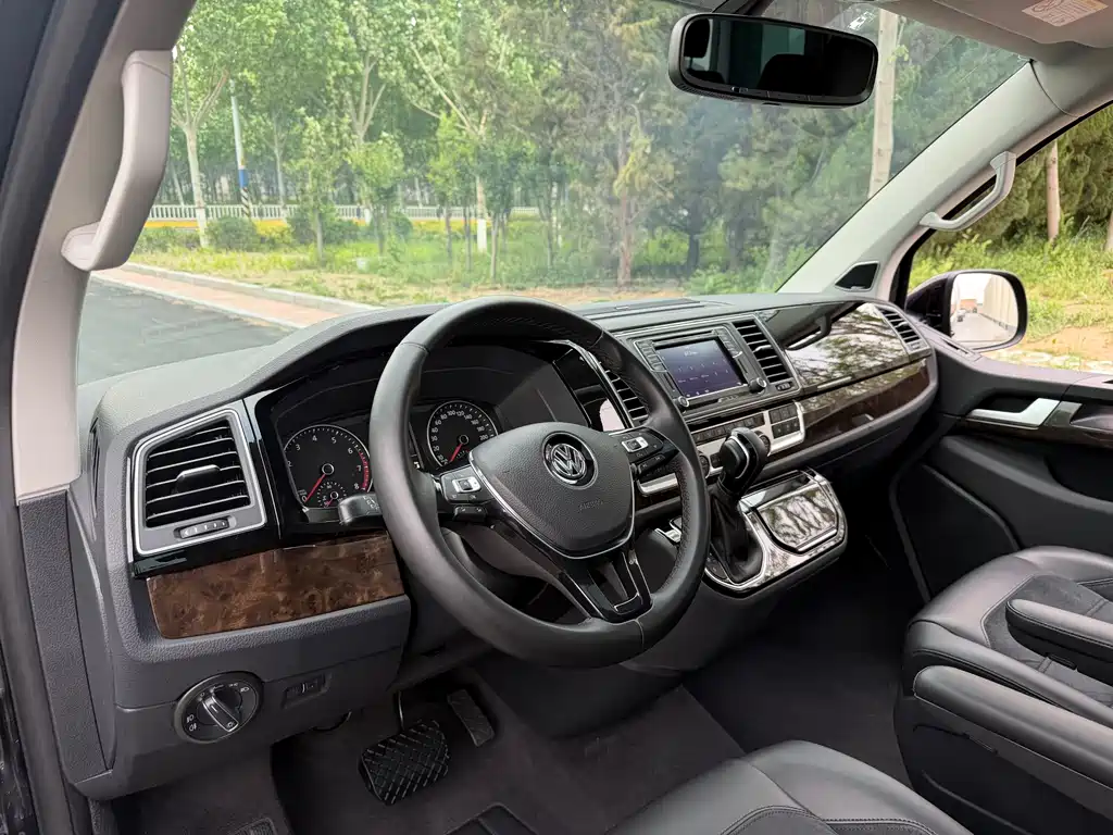Volkswagen Multivan 2018 — фото 12