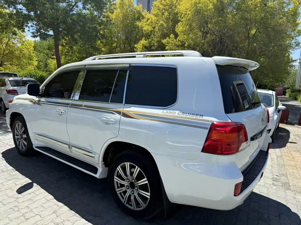 Toyota Land Cruiser 2018 — фото 8