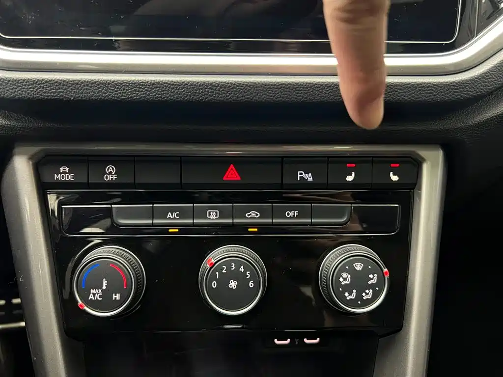 Volkswagen T-Roc 2022 — фото 8