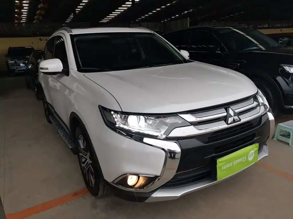 Mitsubishi Outlander 2018 — фото 4