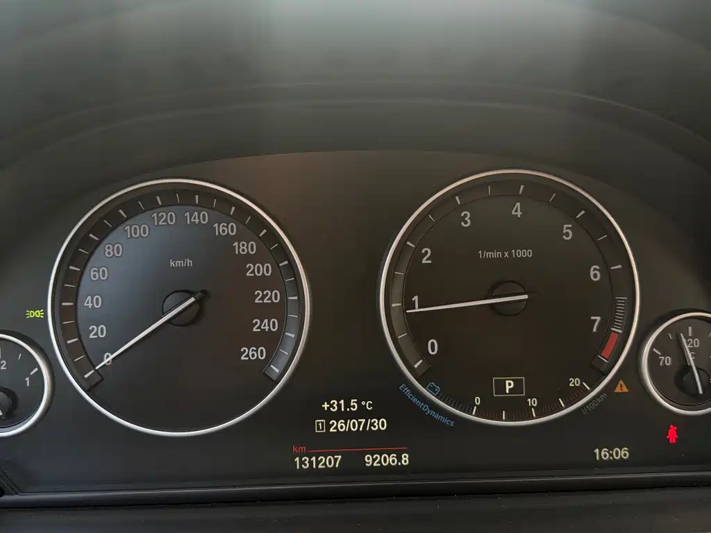 BMW 5 Series 2016 — фото 16