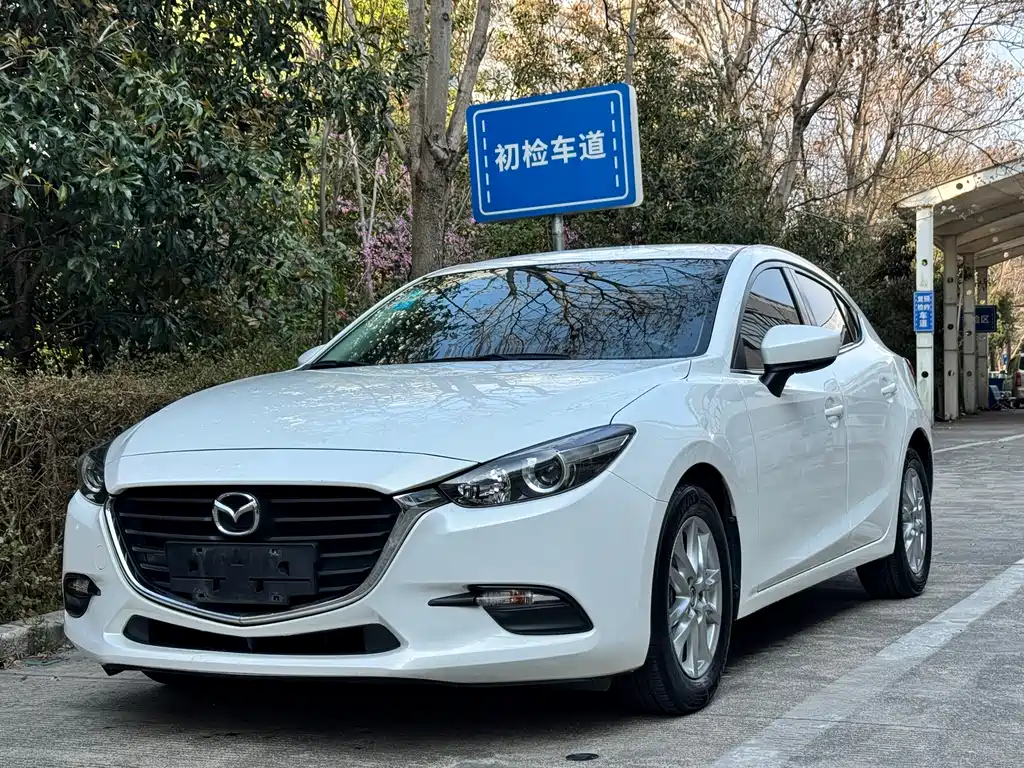 Mazda 3 Axela 2019 — фото 1