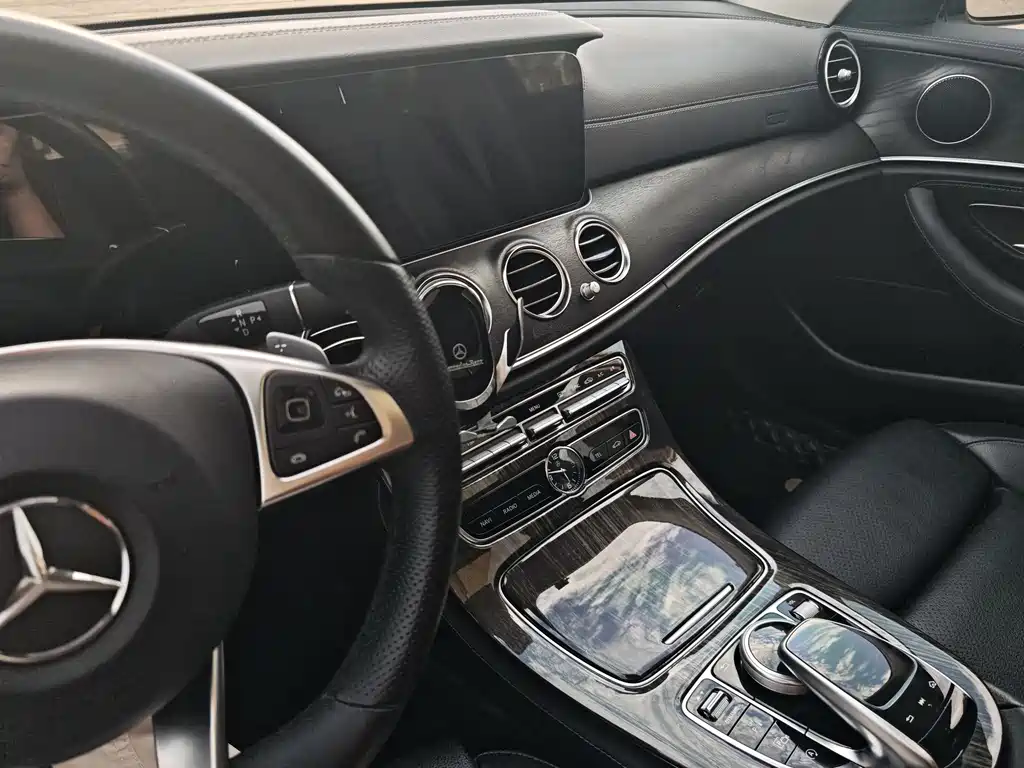 Mercedes-Benz E-Class 2017 — фото 20
