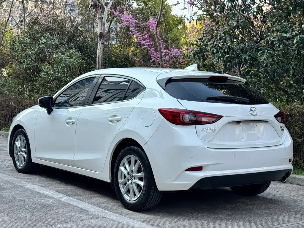 Mazda 3 Axela 2019 — фото 4