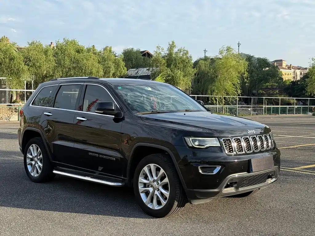 Jeep Grand Cherokee 2017 — фото 2