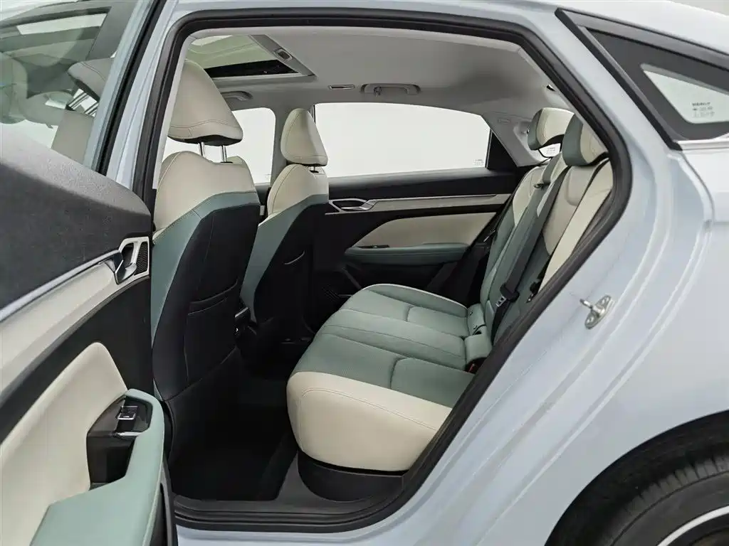 Geely L HiP 2022 — фото 15