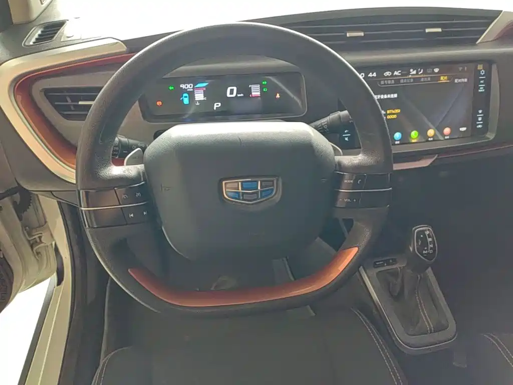 Geely Vision X1 2018 — фото 11