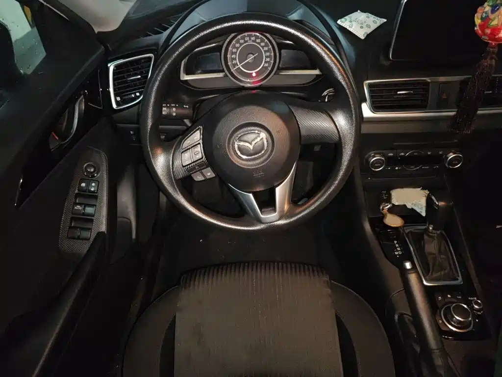 Mazda 3 Angkesela 2015