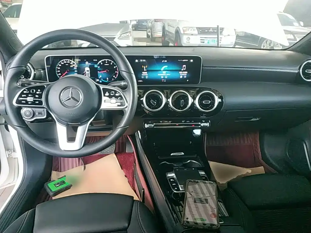 Mercedes-Benz A-Class 2020 — фото 10
