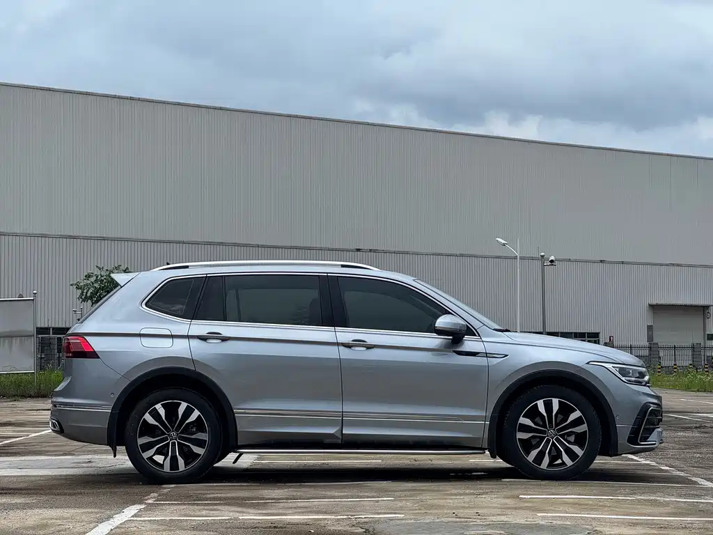 Volkswagen Tiguan L 2022 — фото 8