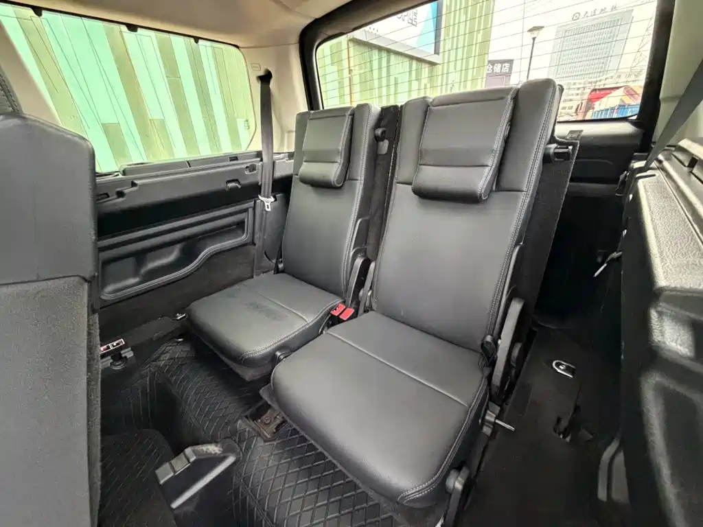 Land Rover Discovery 2016 — фото 10