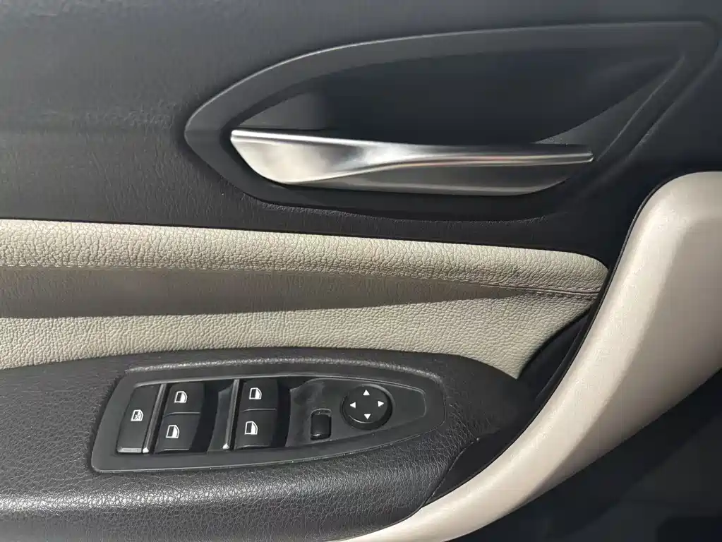 BMW 1 Series 2018 — фото 19