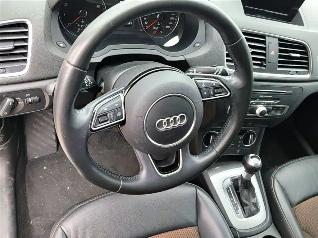 Audi Q3 2017 — фото 11