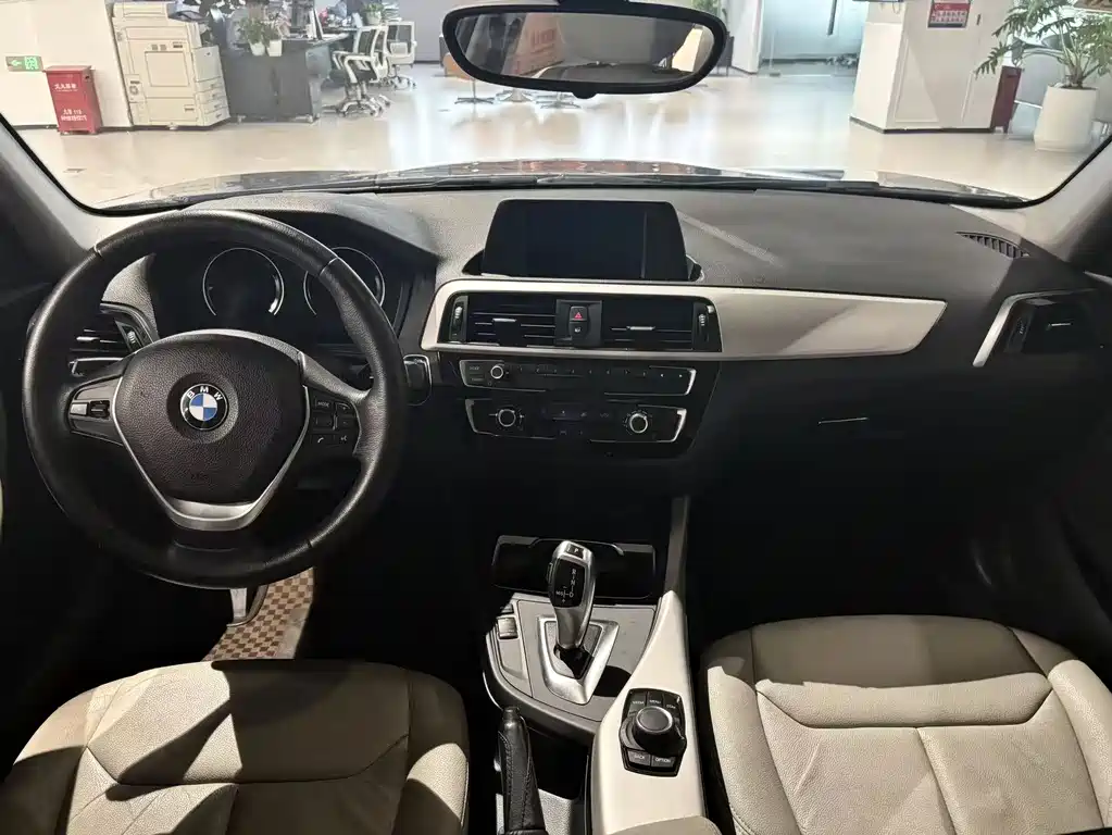 BMW 1 Series 2018 — фото 9