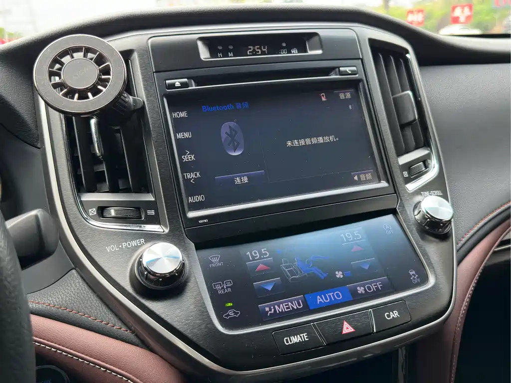 Toyota Crown 2018 — фото 16