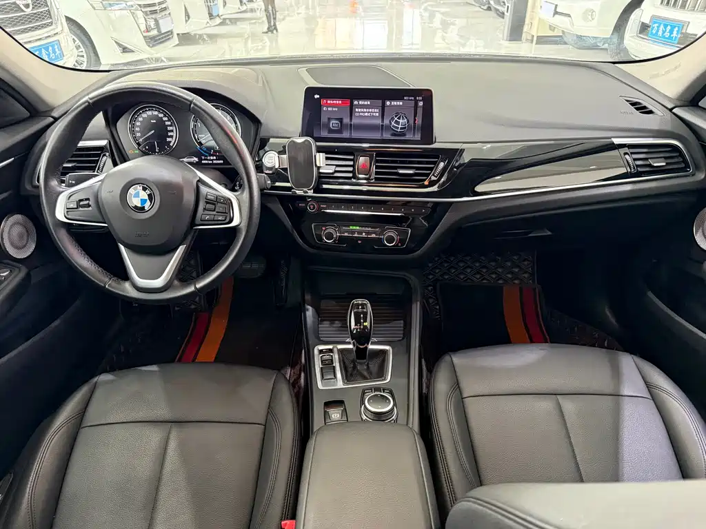 BMW 1 Series 2021 — фото 12