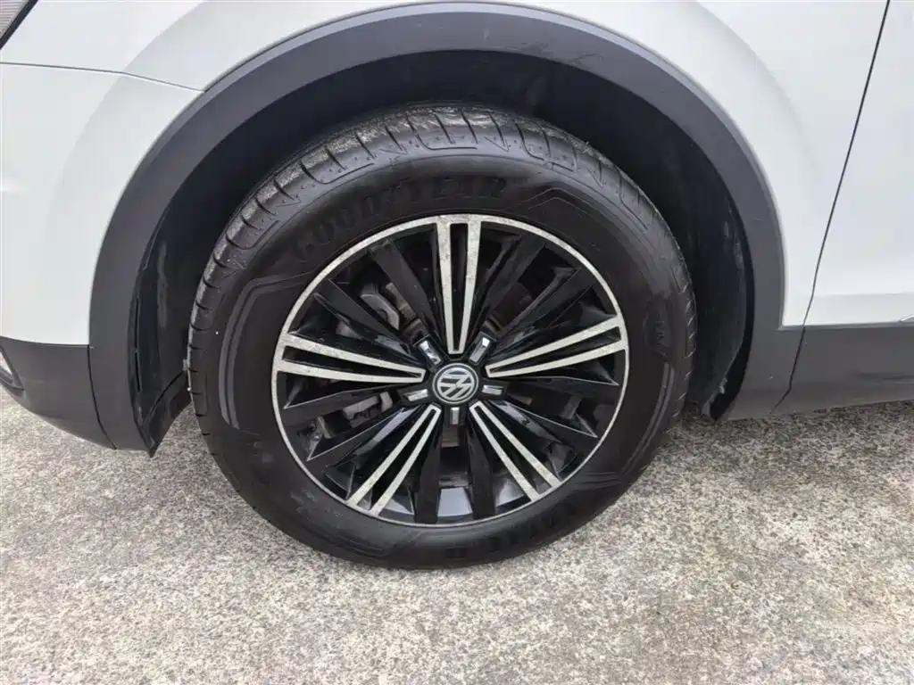 Volkswagen Tiguan L 2020 — фото 23