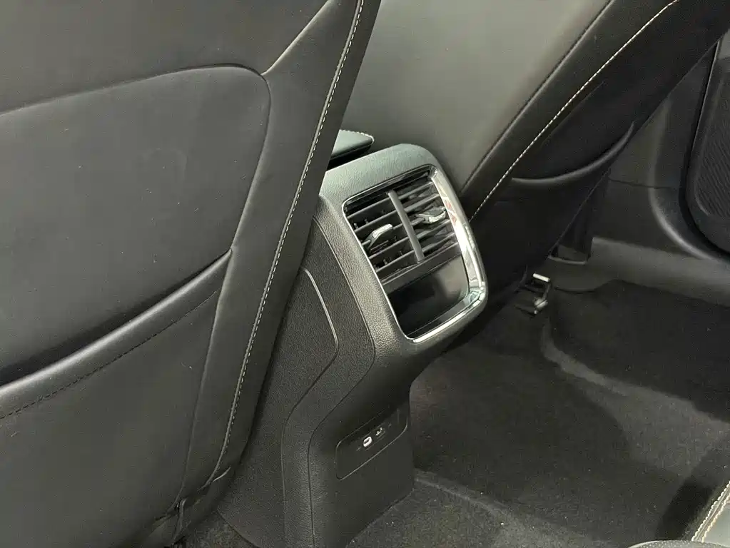 Skoda Octavia 2023 — фото 17