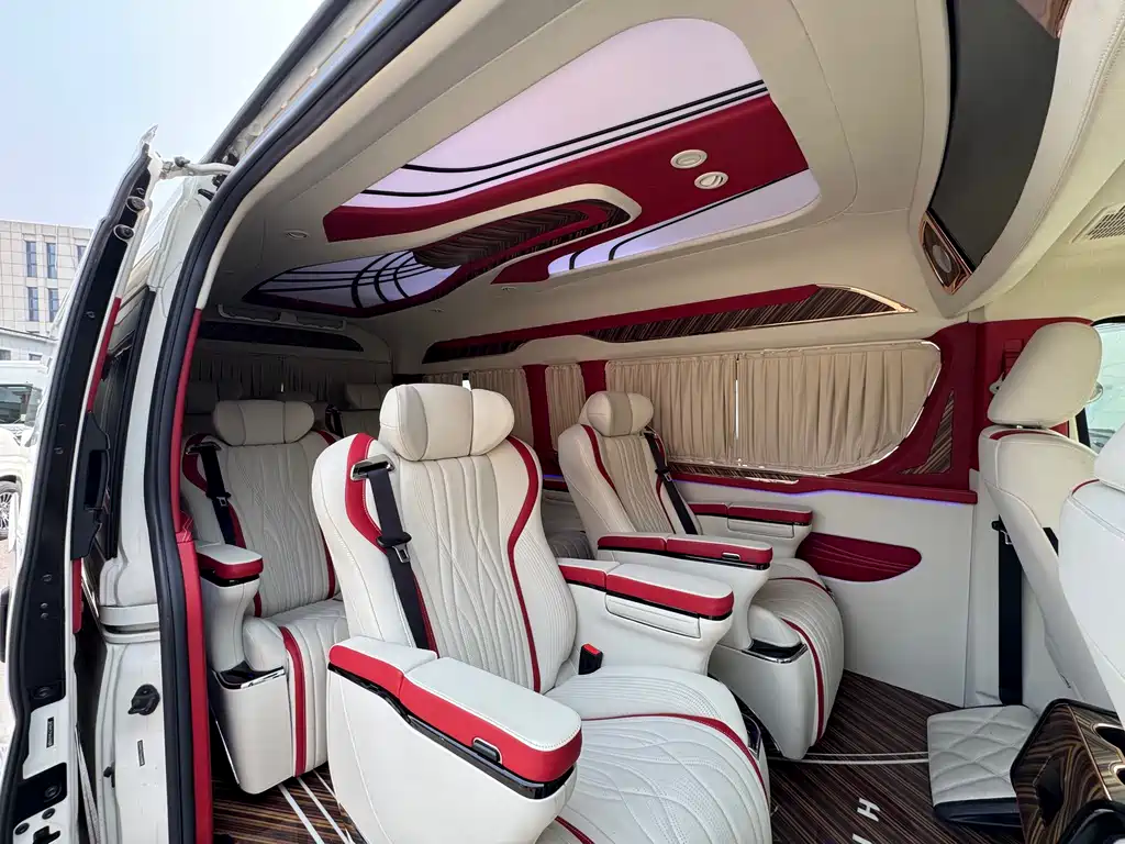 Toyota Hiace 2025 — фото 12