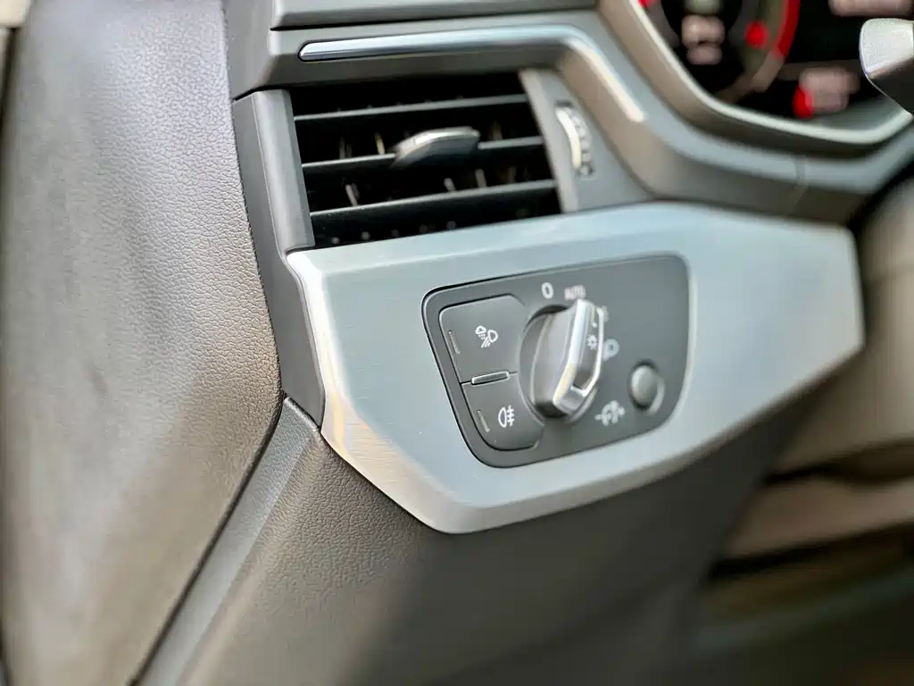 Audi A4L 2022 — фото 21