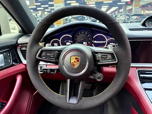 Porsche Panamera 2023