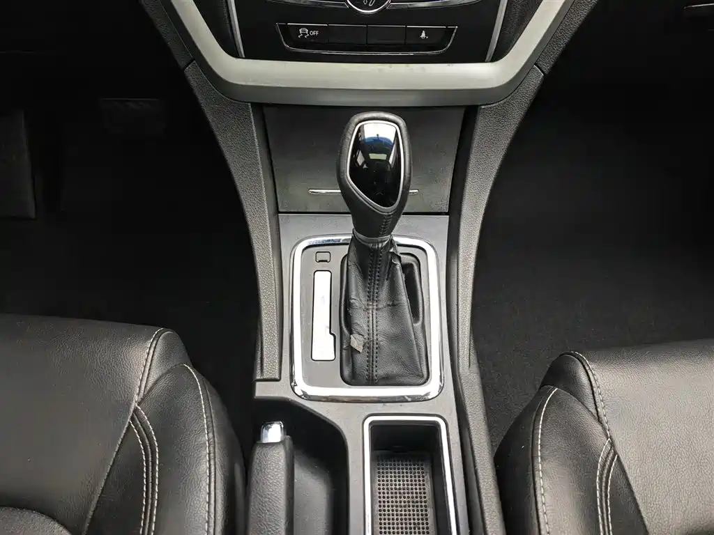 Geely Emgrand 2016 — фото 13