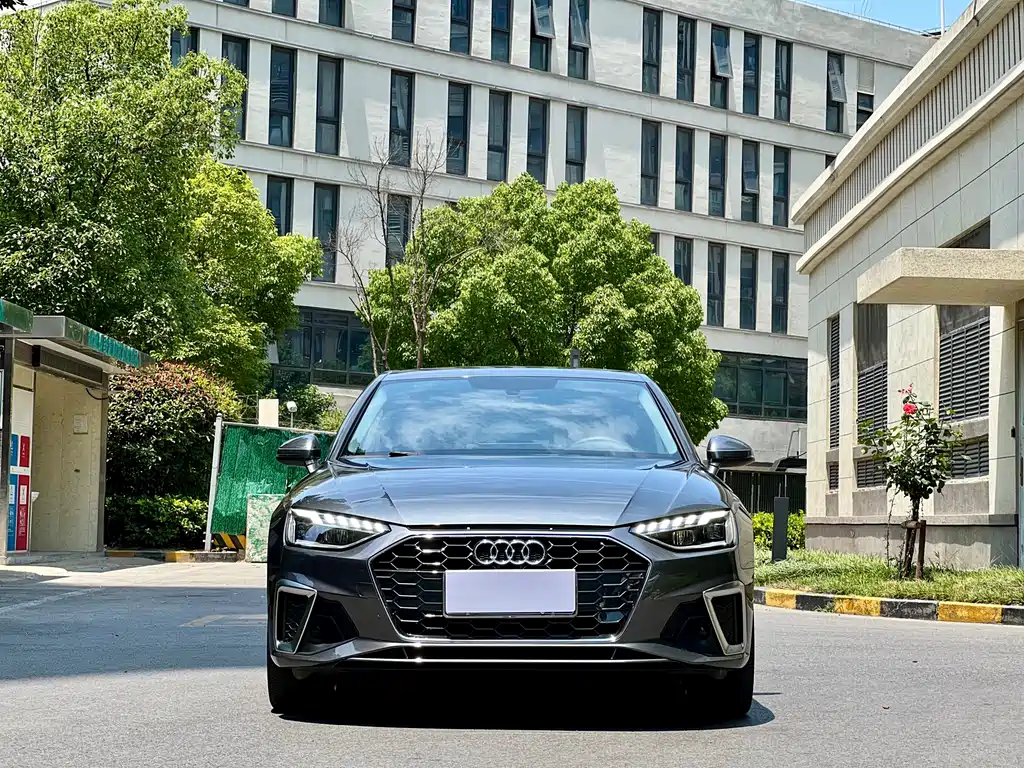 Audi A4L 2022 — фото 2