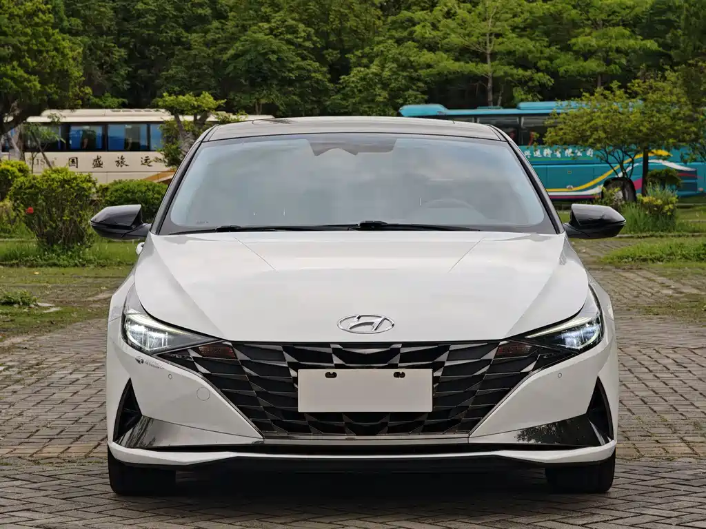 Hyundai Elantra 2022 — фото 2