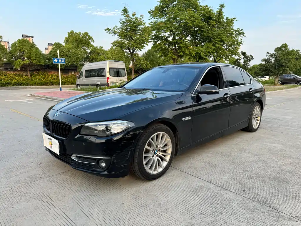 BMW 5 Series 2015 — фото 1