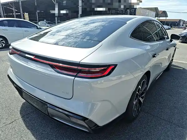 Geely Galaxy E8 2025