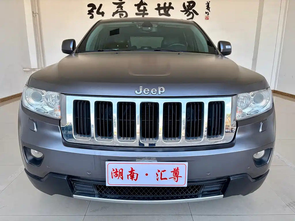 Jeep Grand Cherokee 2012 — фото 2