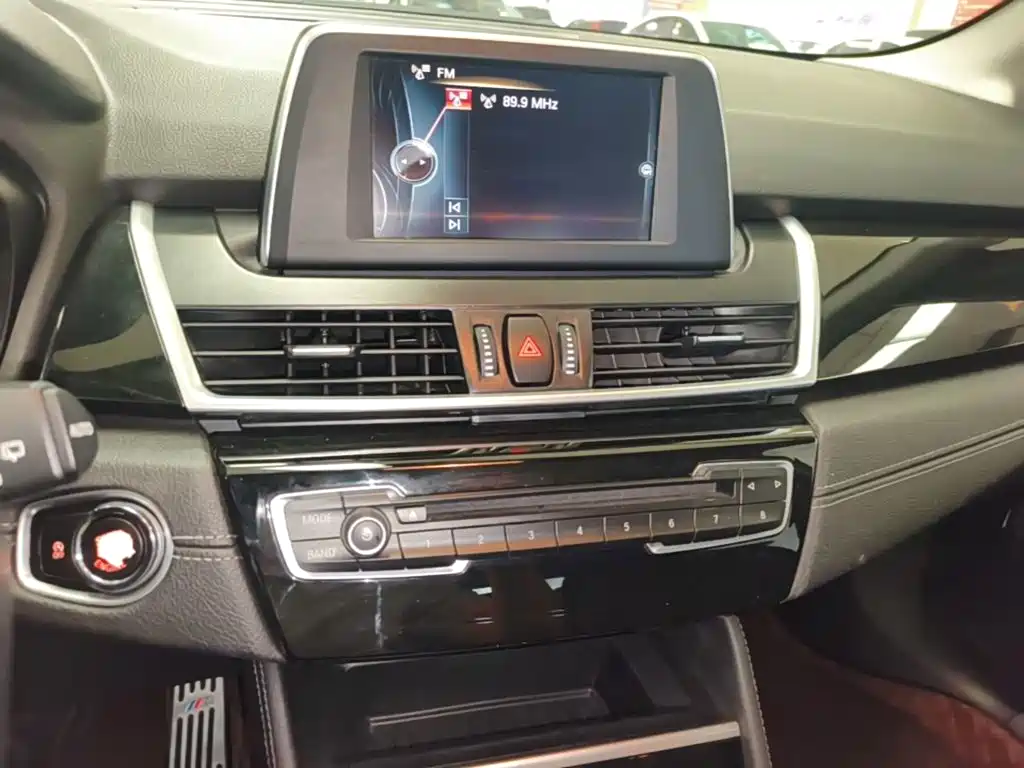 BMW 2 Series Station Wagon 2017 — фото 13