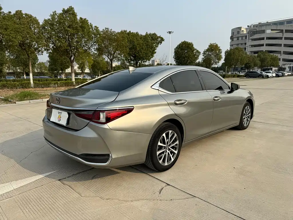 Lexus ES 2024 — фото 16