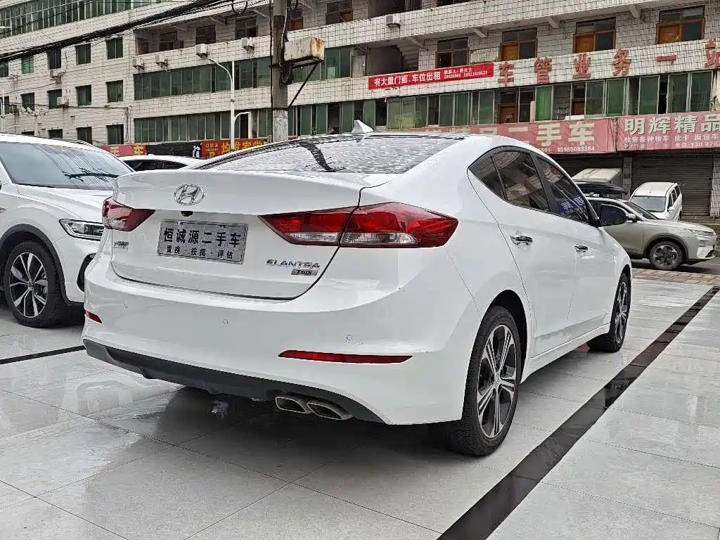 Hyundai Elantra 2018 — фото 8