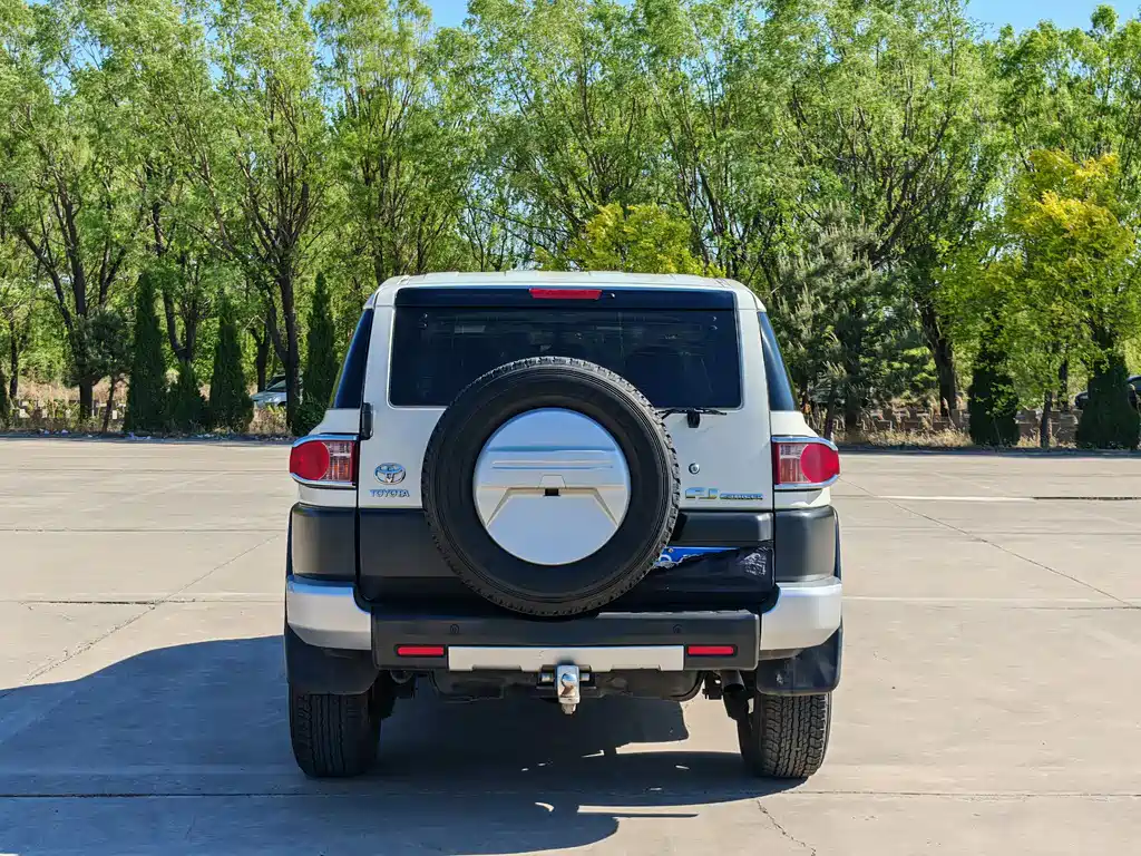 Toyota FJ Cruiser 2018 — фото 8