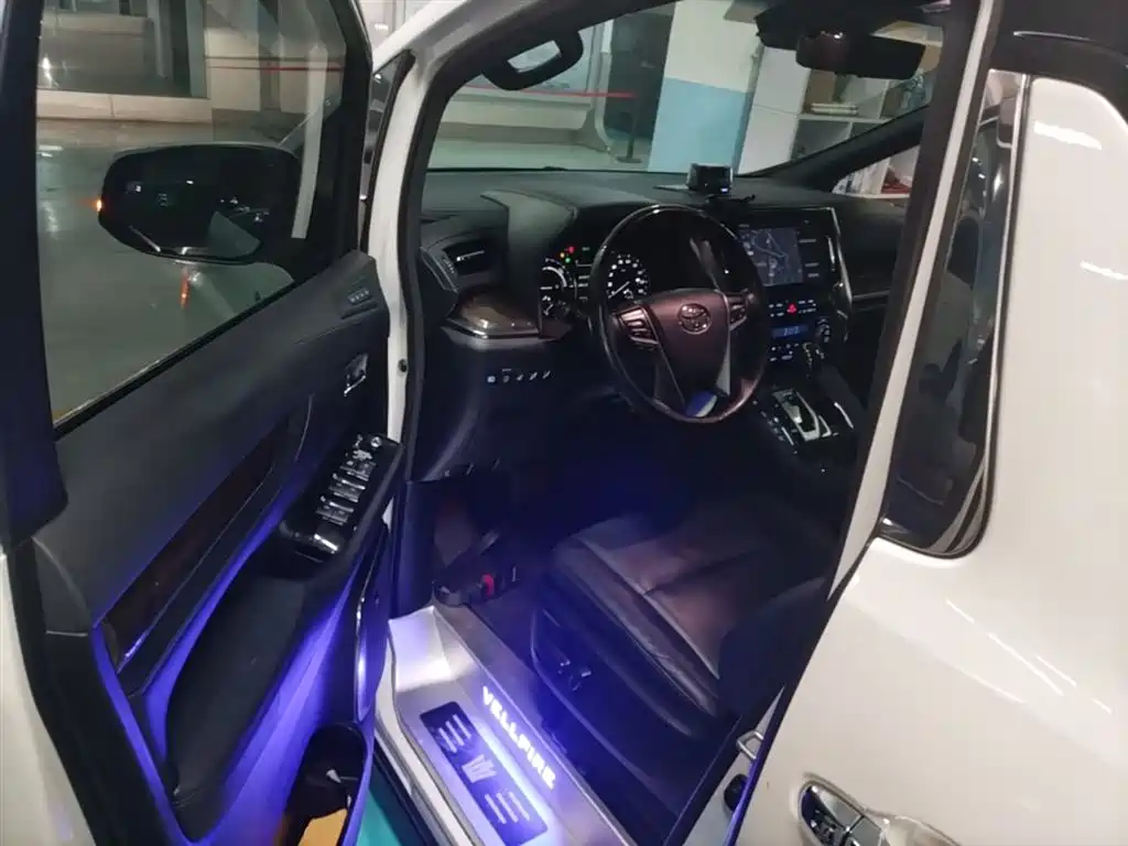 Toyota Vellfire 2022 — фото 16