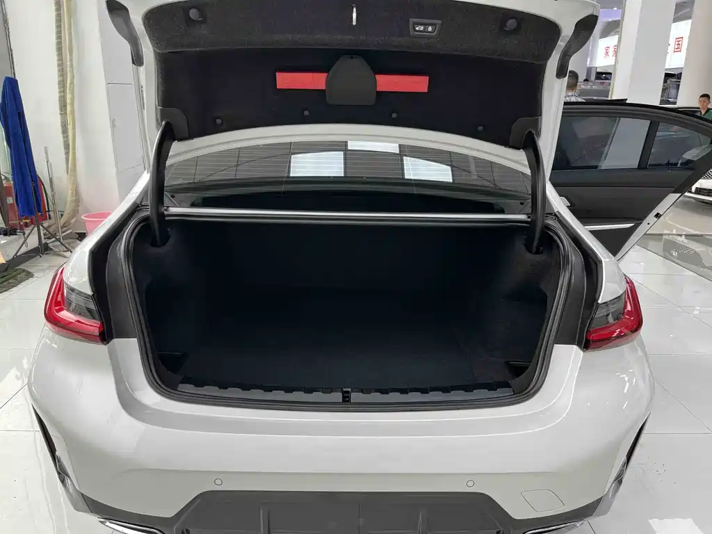 BMW 3 Series 2023 — фото 15