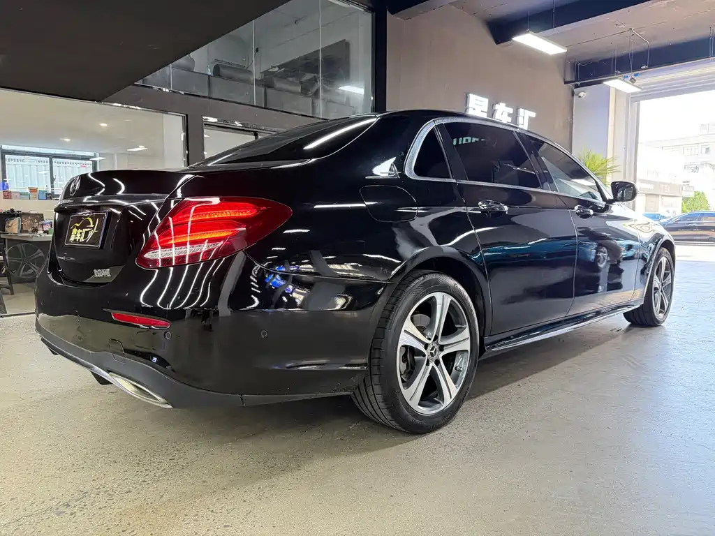 Mercedes-Benz E-Class 2019 — фото 13