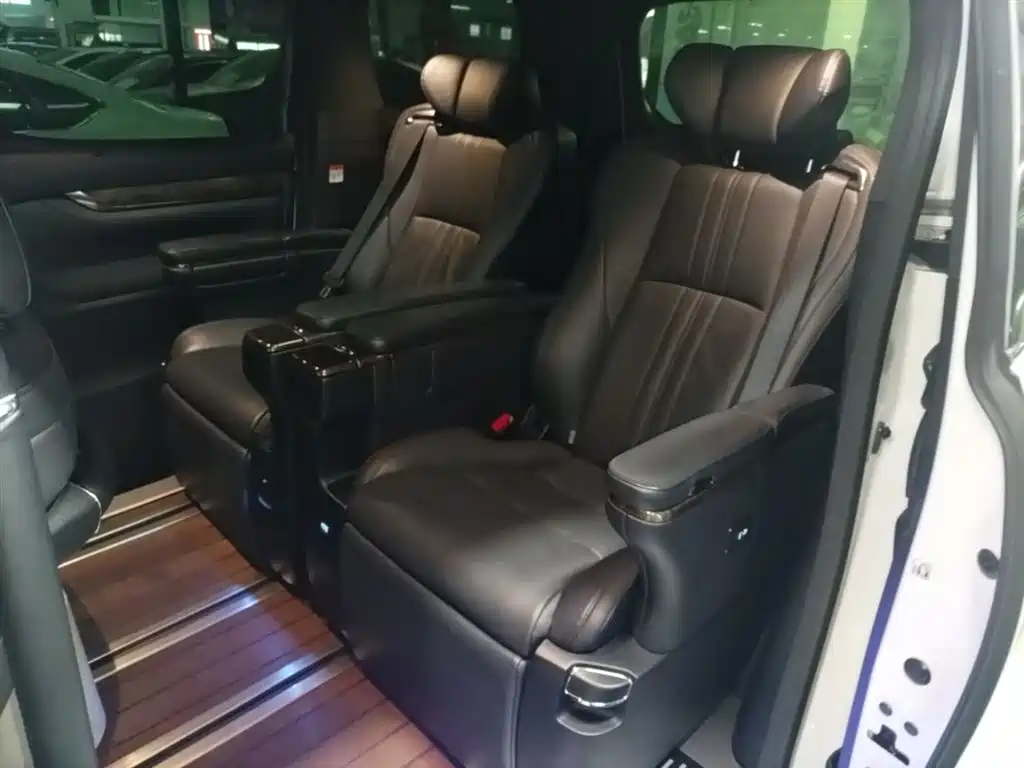 Toyota Vellfire 2022 — фото 17