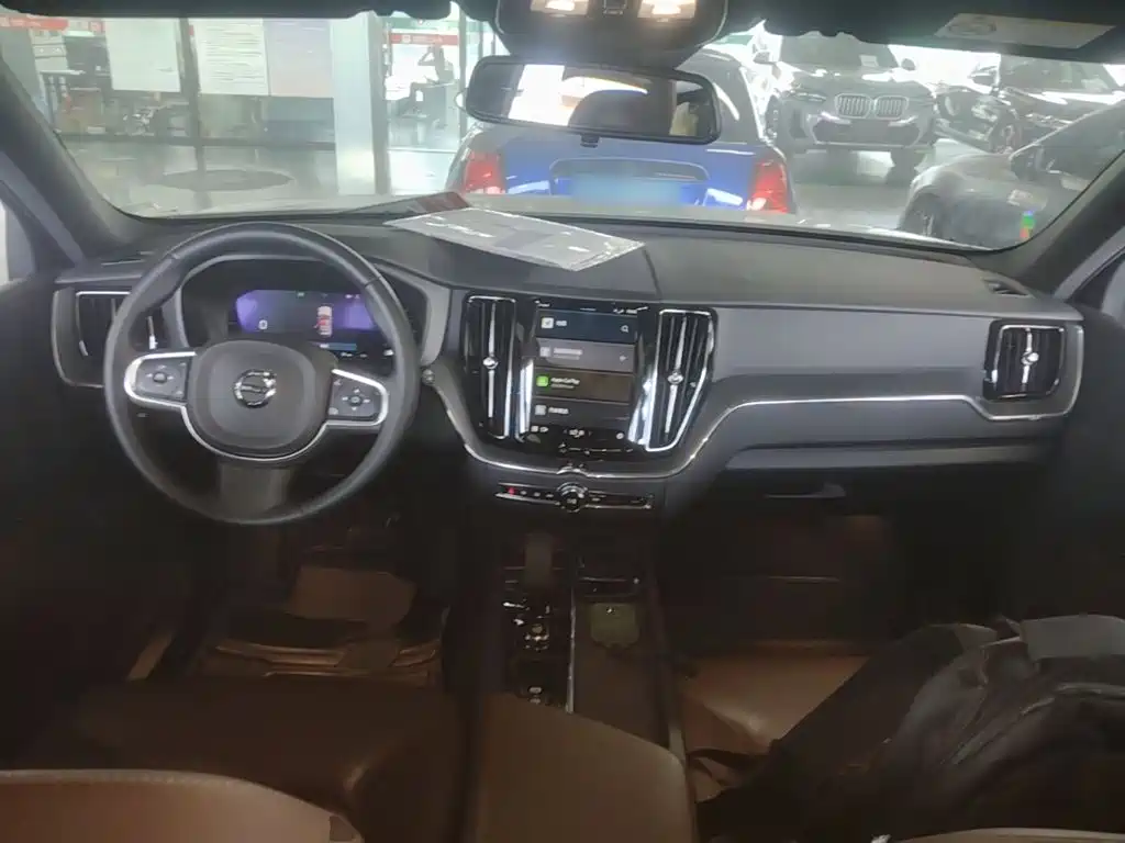 Volvo XC60 2021 — фото 10